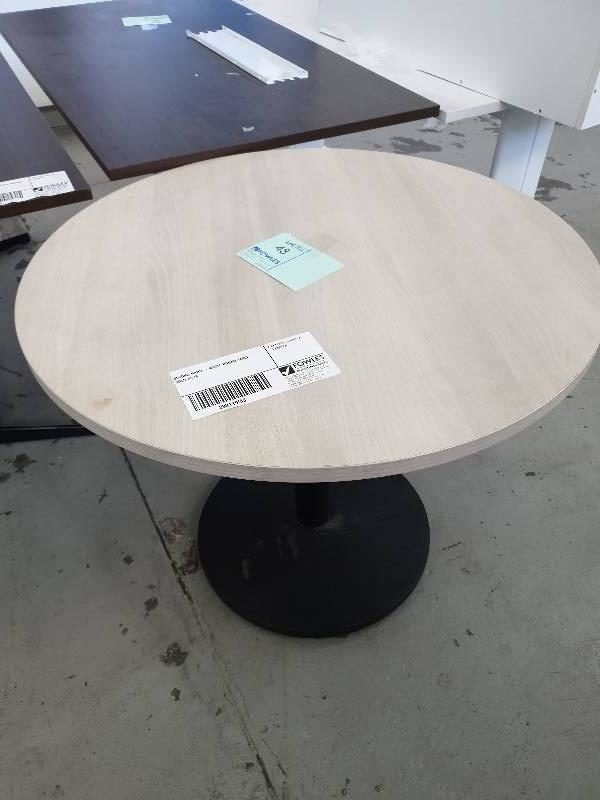 SECOND HAND - WHITE ROUND TABLE SOLD AS IS