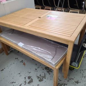 3 PIECE TIMBER BENCH SETTING 100% EUCALYPTUS GRANIDS WITH TEAK OIL WITH BENCH CUSHIONS