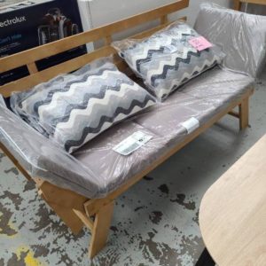 TIMBER DAYBED WITH CUSHIONS