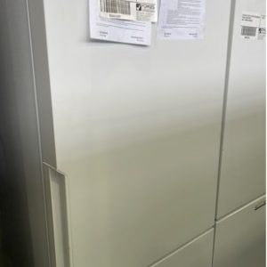 WESTINGHOUSE WBE4500WC-R 453 LITRE FRIDGE WITH BOTTOM MOUNT FREEZER WITH 12 MONTH WARRANTY