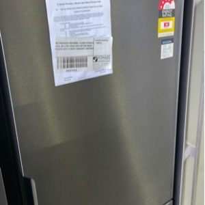 WESTINGHOUSE WBE4500BC-R DARK STAINLESS STEEL 453 LITRE FRIDGE WITH BOTTOM MOUNT FREEZER WITH 12 MONTH WARRANTY A04976026