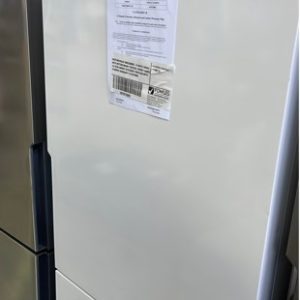 WESTINGHOUSE WBE5300WC-R WHITE FRIDGE WITH BOTTOM MOUNT FREEZER POCKET HANDLE 4.5 STAR ENERGY EFFICIENCY RRP$1599 WITH 12 MONTH WARRANTY B 01973089