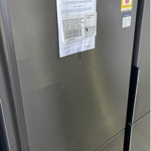 WESTINGHOUSE WBE5304BB DARK STAINLESS STEEL FRIDGE 528 LITRE WITH BOTTOM MOUNT FREEZER 4.5 STAR ENERGY EFFICIENT WITH HUMIDITY CONTROLLED CRISPER WITH 12 MONTH WARRANTY B 94981089