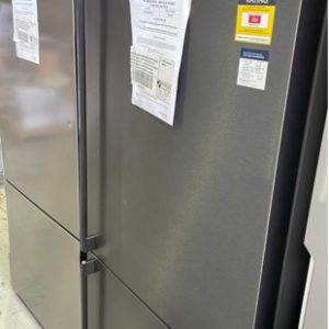 WESTINGHOUSE WBE5304BB DARK STAINLESS STEEL FRIDGE 528 LITRE WITH BOTTOM MOUNT FREEZER 4.5 STAR ENERGY EFFICIENT WITH HUMIDITY CONTROLLED CRISPER WITH 12 MONTH WARRANTY B 95070249