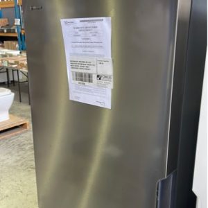 WESTINGHOUSE WBE4500SB 453 LITRE FRIDGE WITH BOTTOM MOUNT FREEZER FULL WIDTH CRIPSER LOCKABLE FAMILY COMPARTMENT 6 MONTH WARRANTY