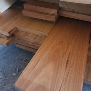 135X19 FEATURE GRADE SPOTTED GUM DECKING (PACK CONSISTS OF RANDOM SHORT LENGTHS)