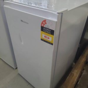 REFURBISHED HISENSE 125 LITRE BAR FRIDGE HRBF125 3 MONTH BACK TO BASE WARRANTY