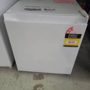 REFURBISHED HISENSE 45LITRE BAR FRIDGE 3 MONTH BACK TO BASE WARRANTY