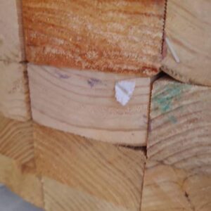 90X45 UTILITY GRADE PINE-88/4.8 (THIS PACK IS DISTRESSED TIMBER AND MOULD AFFECTED. SOLD AS IS)