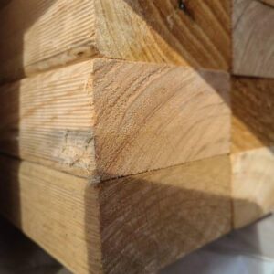 90X45 UTILITY GRADE PINE-88/4.8 (THIS PACK IS DISTRESSED TIMBER AND MOULD AFFECTED. SOLD AS IS)