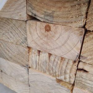 90X45 UTILITY GRADE PINE-88/4.8 (THIS PACK IS DISTRESSED TIMBER AND MOULD AFFECTED. SOLD AS IS)