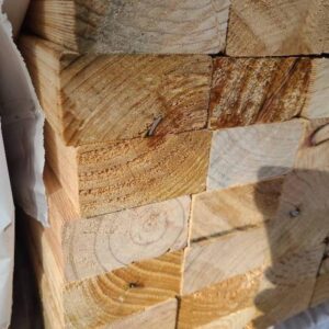 90X45 UTILITY GRADE PINE-88/4.8 (THIS PACK IS DISTRESSED TIMBER AND MOULD AFFECTED. SOLD AS IS)