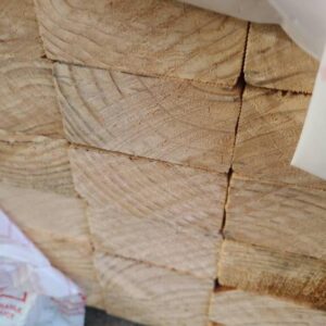 90X45 UTILITY GRADE PINE-88/4.8 (THIS PACK IS DISTRESSED TIMBER AND MOULD AFFECTED. SOLD AS IS)