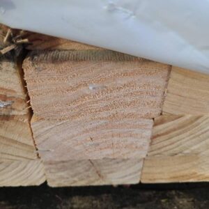 90X45 UTILITY GRADE PINE-88/4.8 (THIS PACK IS DISTRESSED TIMBER AND MOULD AFFECTED. SOLD AS IS)