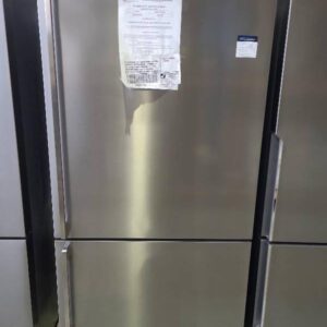 WESTINGHOUSE WBE5304SB STAINLESS STEEL FRIDGE WITH BOTTOM MOUNT FREEZER 528 LITRE FINGER PRINT RESISTANT 4.5 STAR ENERGY EFFICIENCY FRESH SEAL HUMIDITY CRISPER RRP$2099 WITH 12 MONTH WARRANTY B 01873234