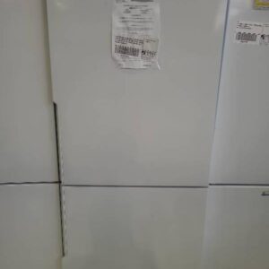 WESTINGHOUSE WBE5300WB-R WHITE FRIDGE WITH BOTTOM MOUNT FREEZER POCKET HANDLE 4.5 STAR ENERGY EFFICIENCY RRP$1599 WITH 12 MONTH WARRANTY