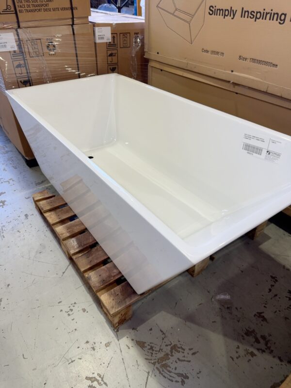 NEW LEISURE 1700MM WHITE ACRYLIC FREESTANDING BATH 1700MM X 800MM X 600MM HIGH