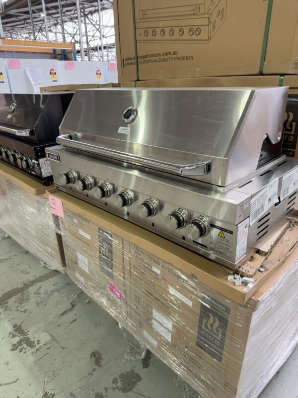 NEW S/STEEL EURO 1200MM BUILT IN BBQ EAL1200RBQH 6 BURNER WITH BLUE LED ROUND KNOBS CERAMIC INFRARED REAR BURNER WITH ROTISSERIE PUSH IGNITION BRAND NEW IN BOX 3 YEAR WARRANTY
