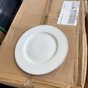 BOX OF LARGE DINNER PLATES