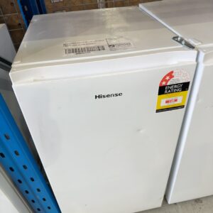 REFURBISHED HISENSE 125 LITRE BAR FRIDGE HRBF125 3 MONTH BACK TO BASE WARRANTY