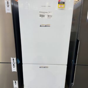 FISHER & PAYKEL WHITE FRIDGE RF522BRPW6 494 LITRE POCKET HANDLE BOTTOM MOUNT FREEZER 12 MONTH WARRANTY