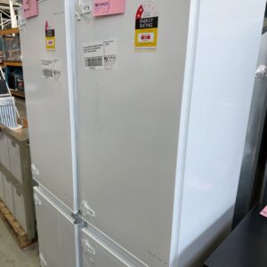 EX DISPLAY BAUMATIC BIR266BM INTEGRATED FRIDGE 266 LITRE WITH BOTTOM MOUNT FREEZER 3 MONTH WARRANTY