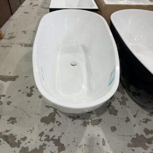 NEW WHITE FREESTANDING 1700MM BATH, FB5005 WHITE