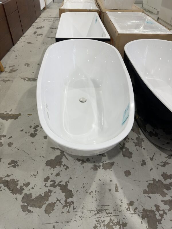 NEW WHITE FREESTANDING 1700MM BATH, FB5005 WHITE