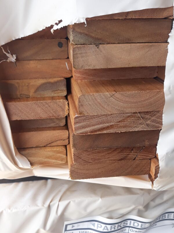 86X19 FEATURE SPOTTED GUM DECKING (PACK CONSISTS OF RANDOM SHORT LENGTHS)