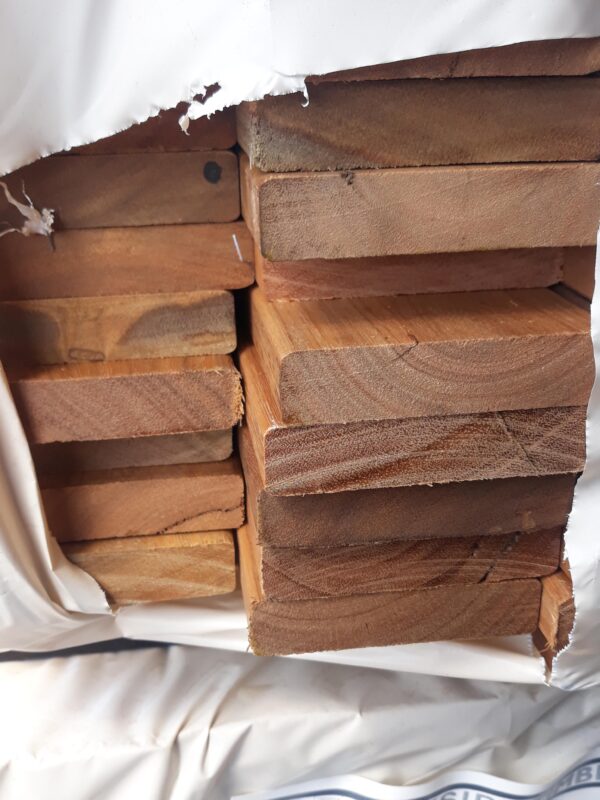 86X19 FEATURE SPOTTED GUM DECKING (PACK CONSISTS OF RANDOM SHORT LENGTHS)