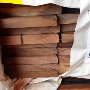 135X19 FEATURE GRADE SPOTTED GUM DECKING- (PACK CONSISTS OF RANDOM SHORT LENGTHS)