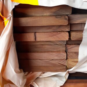 135X19 FEATURE GRADE SPOTTED GUM DECKING- (PACK CONSISTS OF RANDOM SHORT LENGTHS)