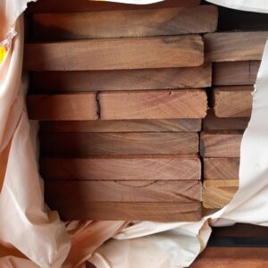 135X19 FEATURE GRADE SPOTTED GUM DECKING- (PACK CONSISTS OF RANDOM SHORT LENGTHS)