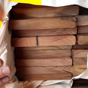 135X19 FEATURE GRADE SPOTTED GUM DECKING- (PACK CONSISTS OF RANDOM SHORT LENGTHS)