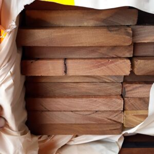 135X19 FEATURE GRADE SPOTTED GUM DECKING- (PACK CONSISTS OF RANDOM SHORT LENGTHS)