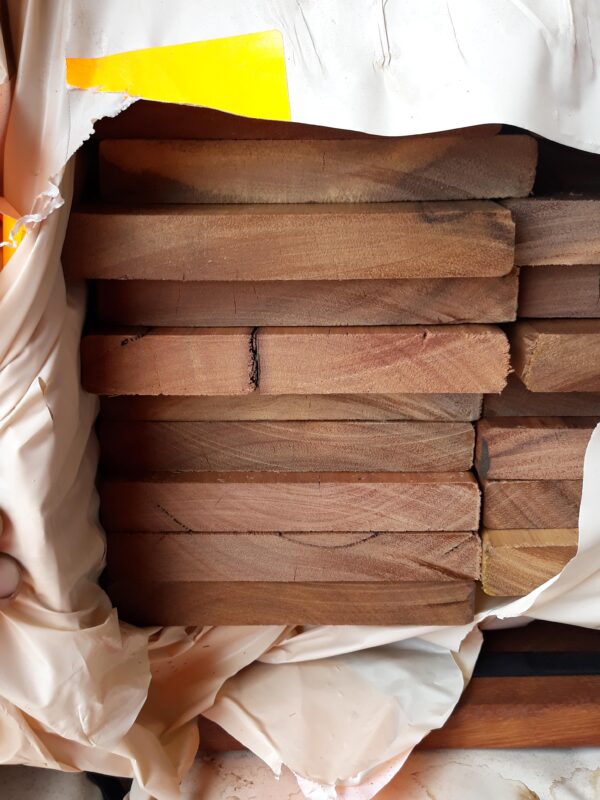 135X19 FEATURE GRADE SPOTTED GUM DECKING- (PACK CONSISTS OF RANDOM SHORT LENGTHS)