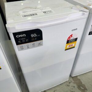 REFURBISHED CHIQ WHITE 90 LITRE BAR FRIDGE, CSR090DW, 3 MONTH BACK TO BASE WARRANTY