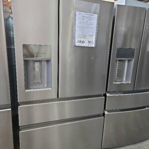 ELECTROLUX EHE6899SA STAINLESS STEEL FRENCH DOOR FRIDGE WITH ICE AND WATER. FULLY CONVERTIBLE ENTERTAINERS DRAWER THAT CAN BE ADJUSTED FROM -23 TO 7 DEGREE. FRIDGE CAN BE CONNECTED TO APP FOR MONITORING RRP$3599 12 MONTH WARRANTY