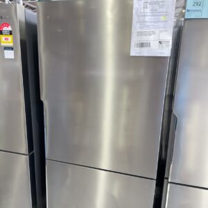 WESTINGHOUSE WBE5300SB-R 528 LITRE S/STEEL FRIDGE WITH BOTTOM MOUNT FREEZER FINGER PRINT RESISTANT, FLEXIBLE INTERIOR RRP$1699 WITH 12 MONTH WARRANTY