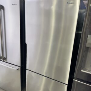 WESTINGHOUSE WBE4500SB 453 LITRE FRIDGE WITH BOTTOM MOUNT FREEZER, FULL WIDTH CRIPSER, LOCKABLE FAMILY COMPARTMENT 12 MONTH WARRANTY B00672978