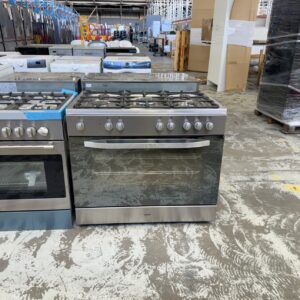 EX DISPLAY EURO EP90DMSX 900MM DUAL FUEL FREESTANDING OVEN, 8 COOKING FUNCTIONS, 5 GAS BURNERS, LOWER STORAGE COMPARTMENT, 3 MONTH WARRANTY