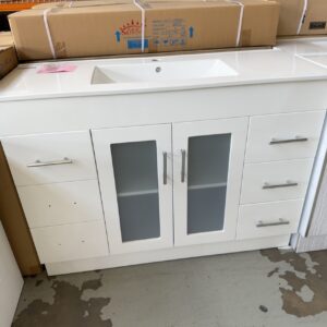 NEW 1200MM GLOSS WHITE VANITY WITH CENTRAL GLASS DOORS, 3 DRAWERS EACH END, WITH CERAMIC TOP SK-1200G & UV31-1200H-1TH