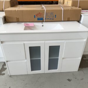 NEW 1200MM GLOSS WHITE VANITY WITH CENTRAL GLASS DOORS, 2 DRAWERS EACH END, WITH CERAMIC TOP SH31-1200G & UV31-1200H-1TH
