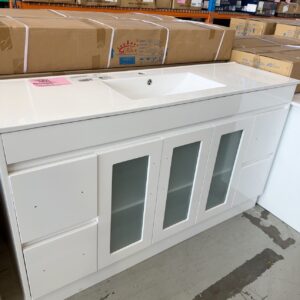 NEW 1500MM GLOSS WHITE SINGLE BOWL FLOOR VANITY WITH GLASS CENTRAL DOORS, DRAWERS EACH END SK31-1500W & UV31-1500-1TH