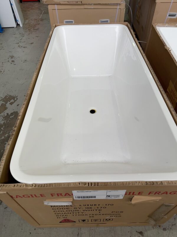 NEW LUXURY 1700MM WHITE ACRYLIC FREESTANDING BATH TUB