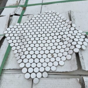 PALLET OF WHITE PENNY ROUND TILES