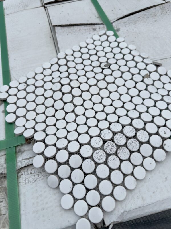PALLET OF WHITE PENNY ROUND TILES