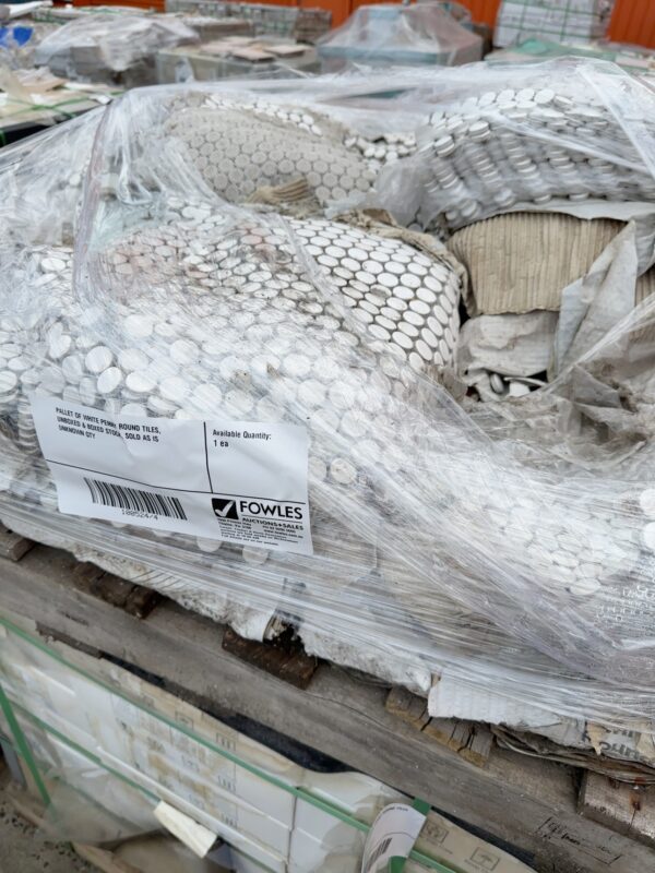 PALLET OF WHITE PENNY ROUND TILES, UNBOXED & BOXED STOCK, SOLD AS IS UNKNOWN QTY