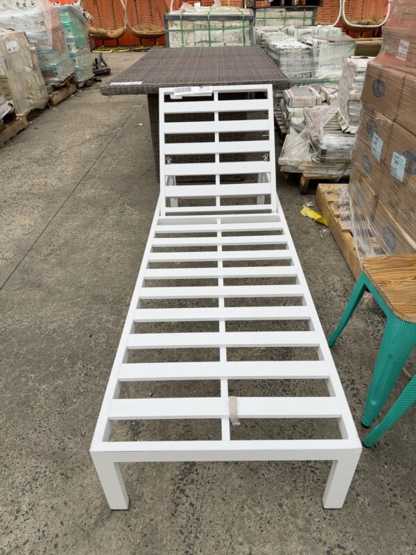 EX HIRE - WHITE METAL SUNLOUNGE,NO CUSHION, SOLD AS IS