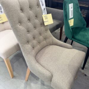 EX STAGING - BEIGE BUTTON UPHOLSTERED CHAIR, SOLD AS IS